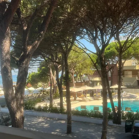Reni Hotel