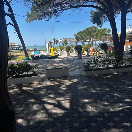 Reni Golem (Tirana)