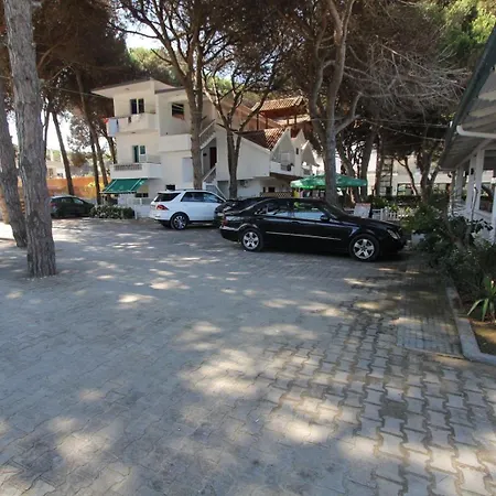 Hotel Reni Golem (Tirana)